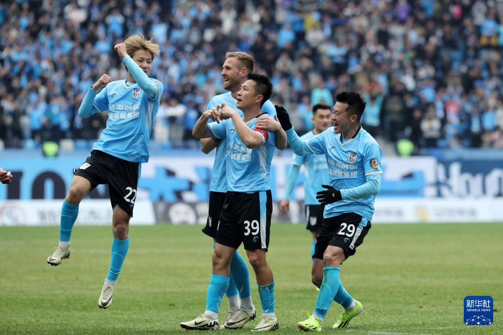 开云体育直播-大连队在比赛中展现实力，雄踞榜首的简单介绍