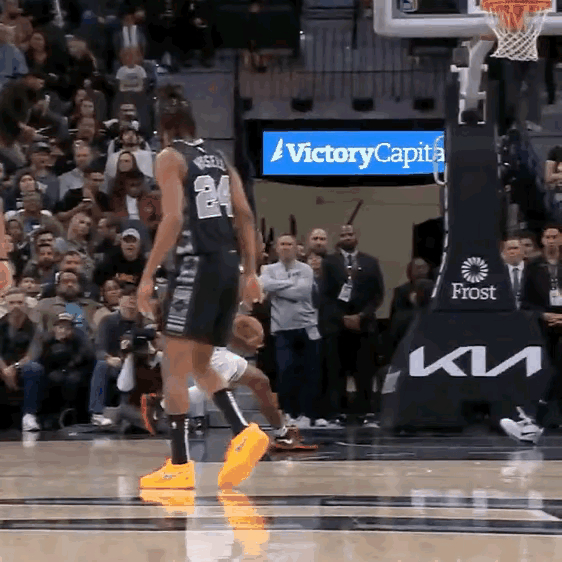 灰熊告负马刺，莫兰特在场上独力支撑