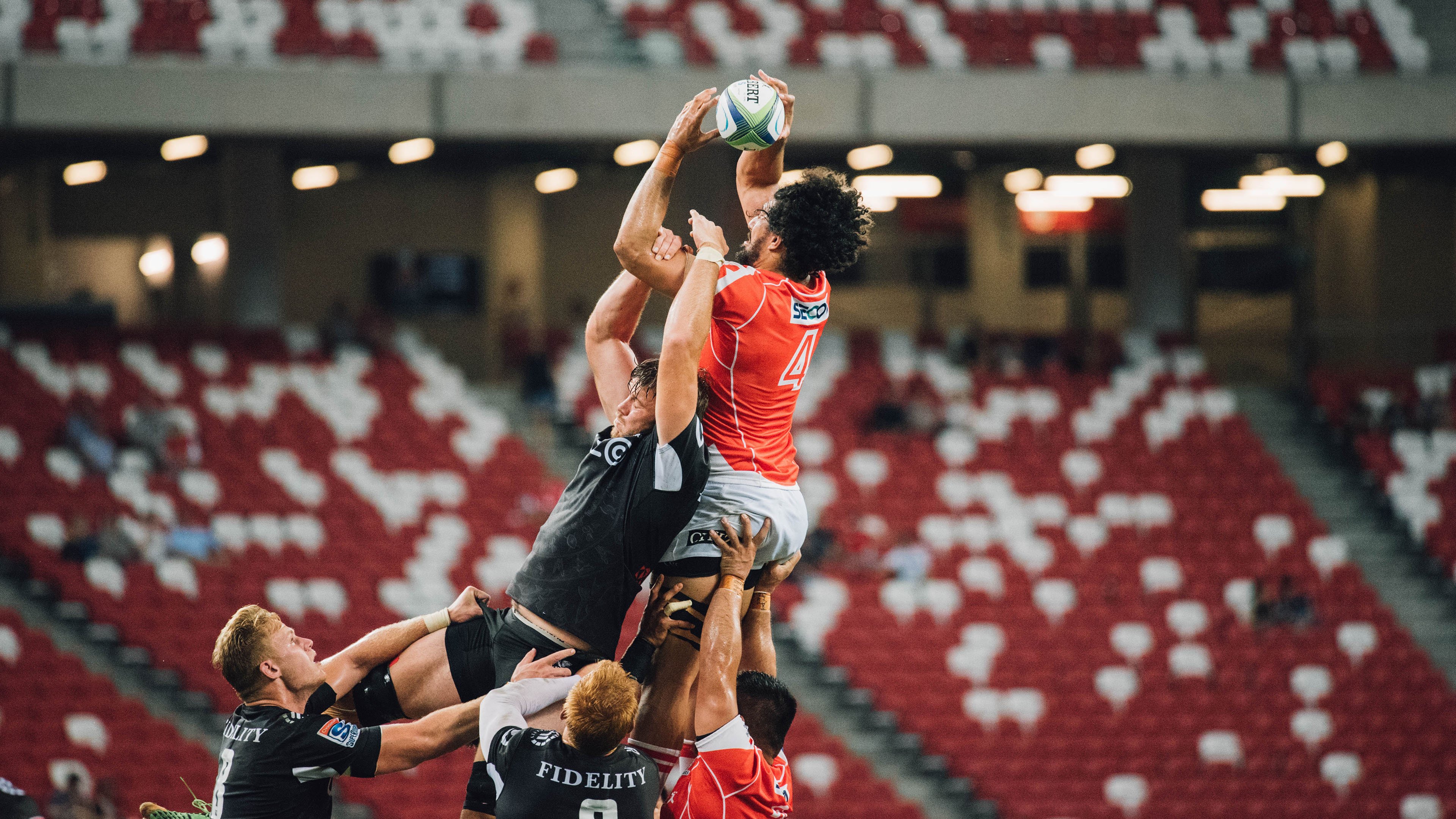 开云体育-赛道与球门，奥纳纳在F1街道赛之夜的焦点战证明